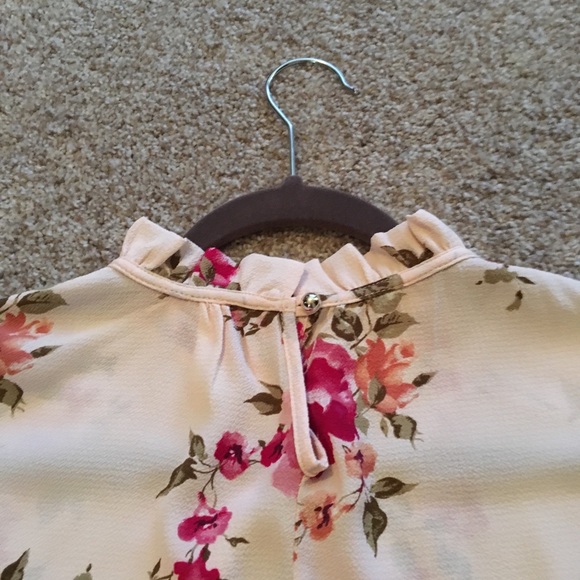 *Bohm Peach & Floral BOHO Blouse. - Picture 3 of 4